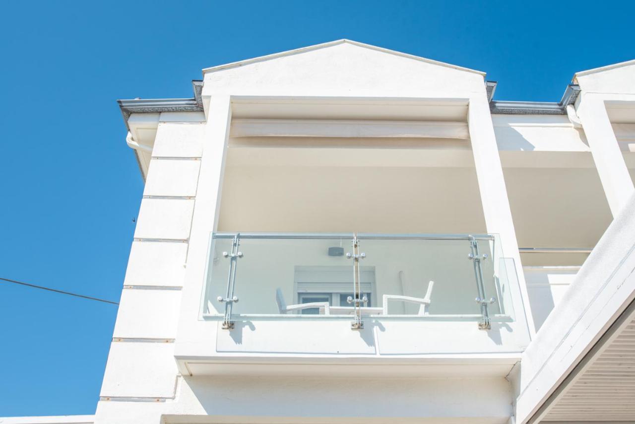 Vertigo Seaside Apartments Nikiti  Bagian luar foto