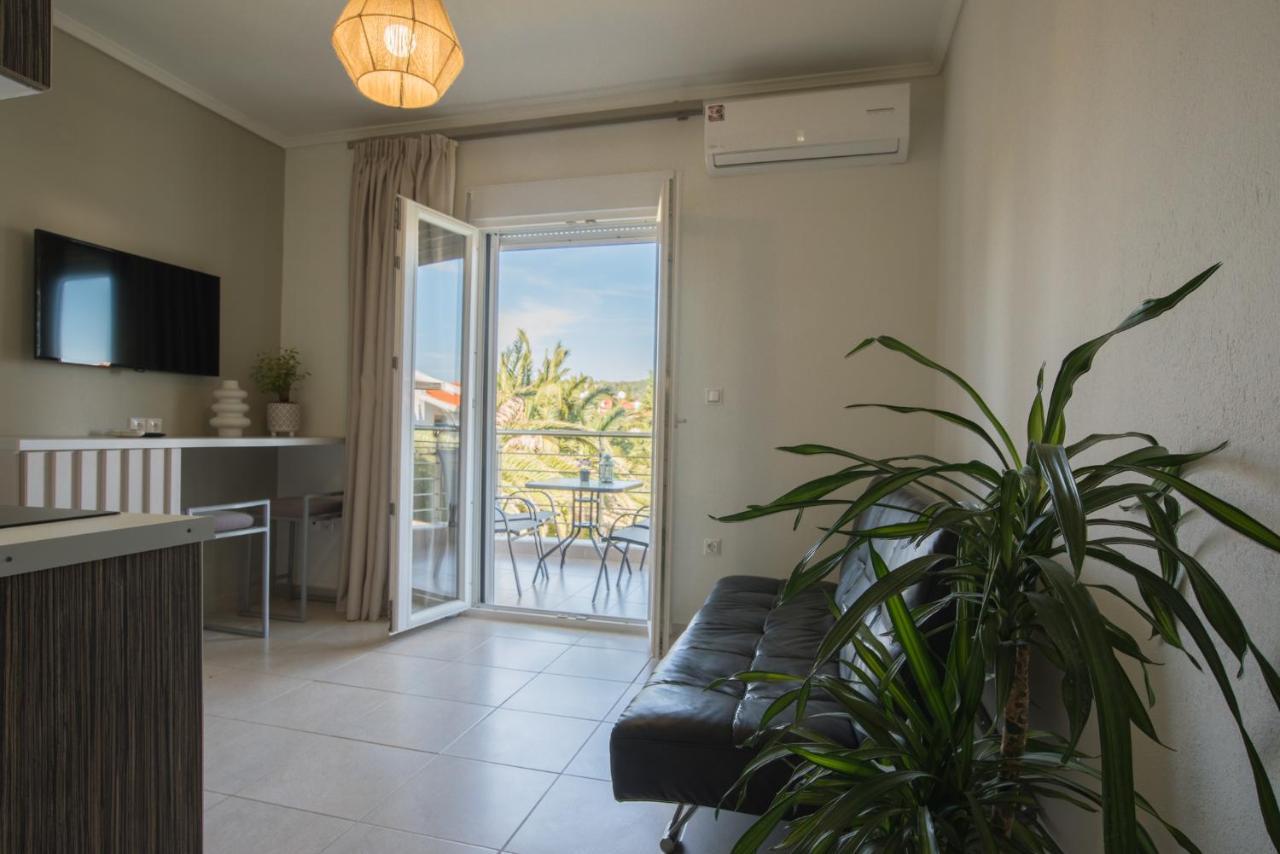 Vertigo Seaside Apartments Nikiti  Bagian luar foto