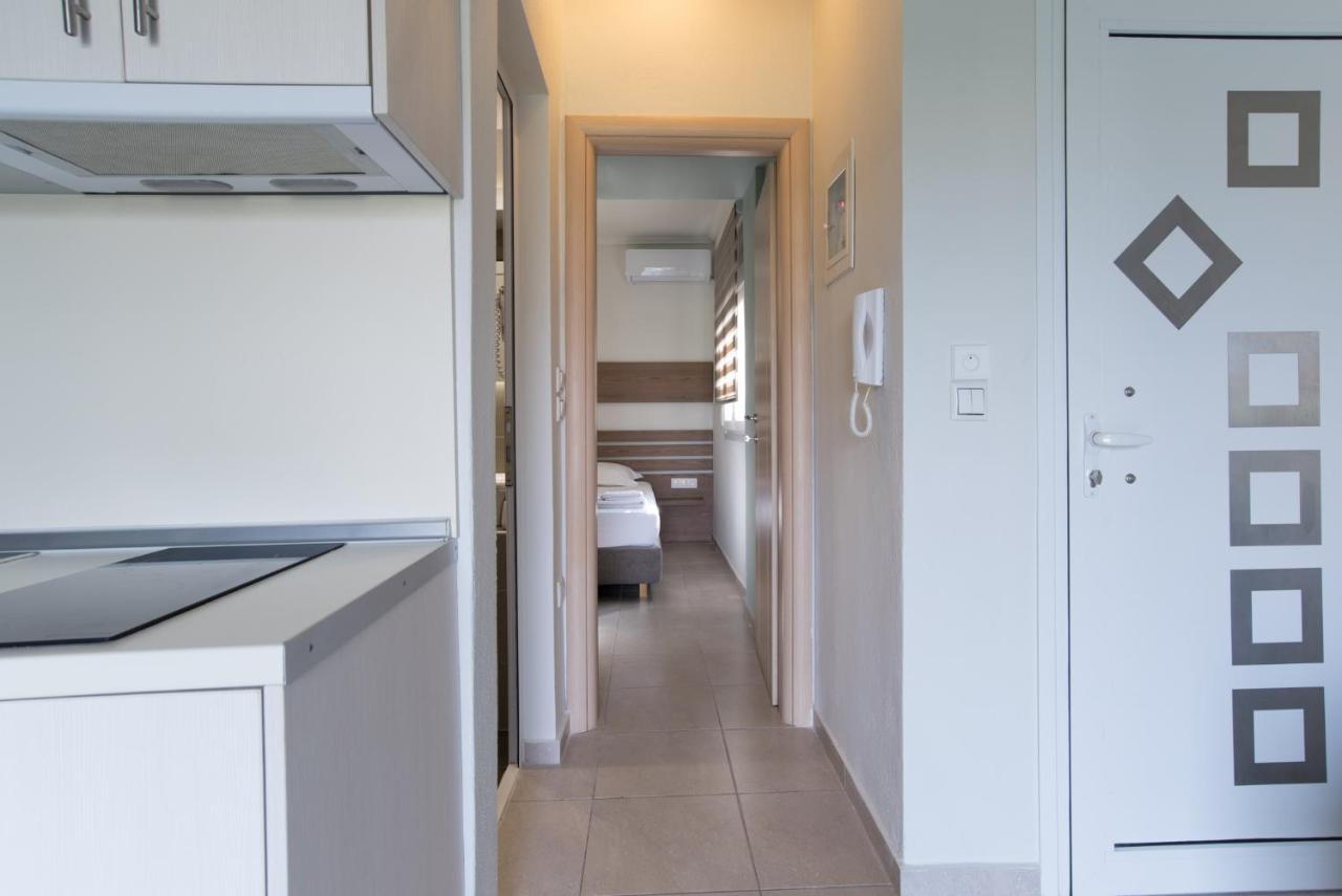 Vertigo Seaside Apartments Nikiti  Bagian luar foto