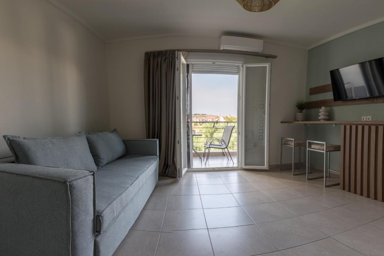 Vertigo Seaside Apartments Nikiti  Bagian luar foto