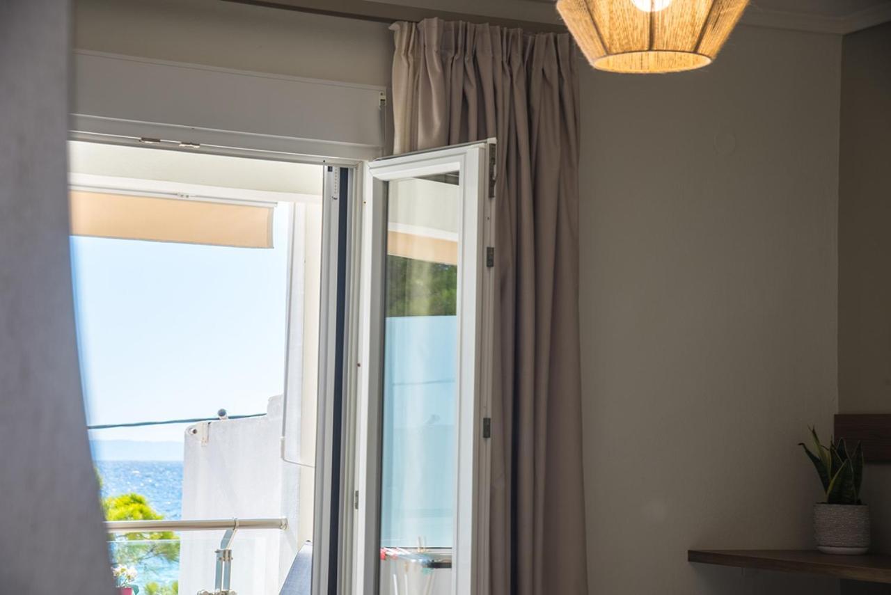 Vertigo Seaside Apartments Nikiti  Bagian luar foto