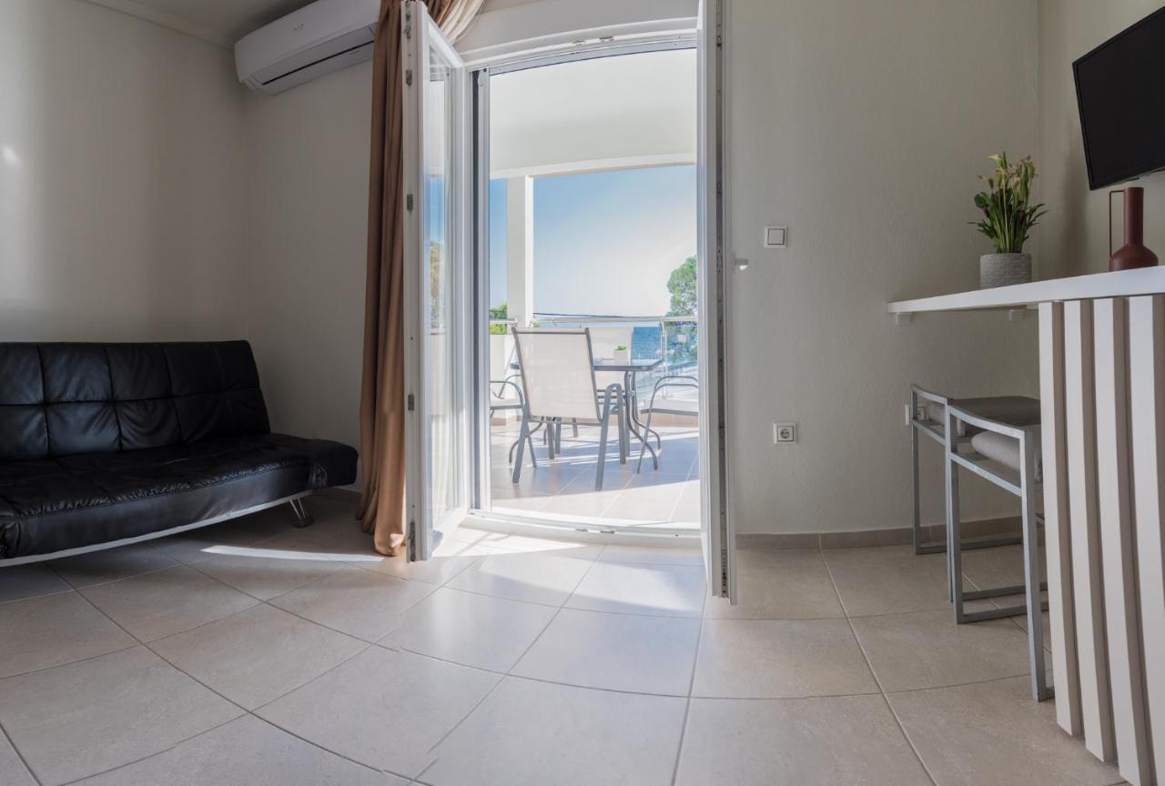 Vertigo Seaside Apartments Nikiti  Bagian luar foto