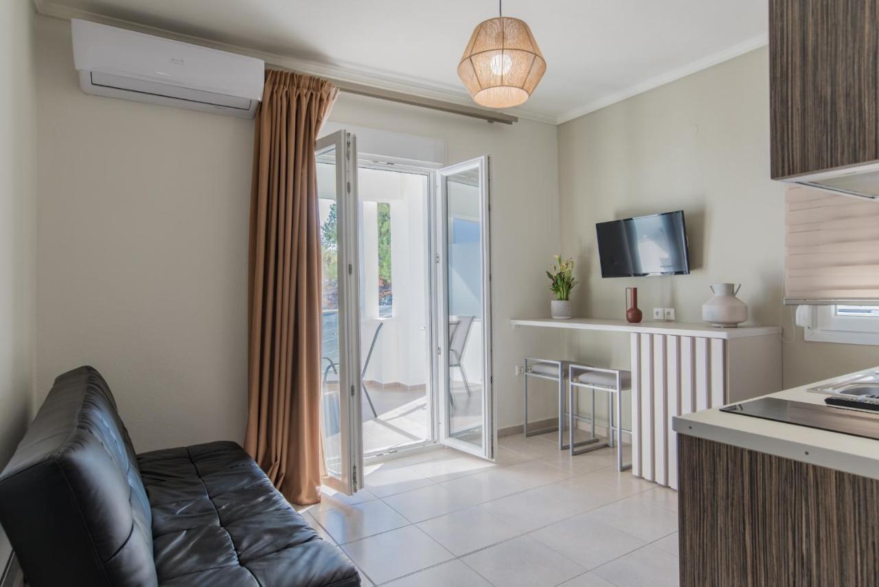Vertigo Seaside Apartments Nikiti  Bagian luar foto