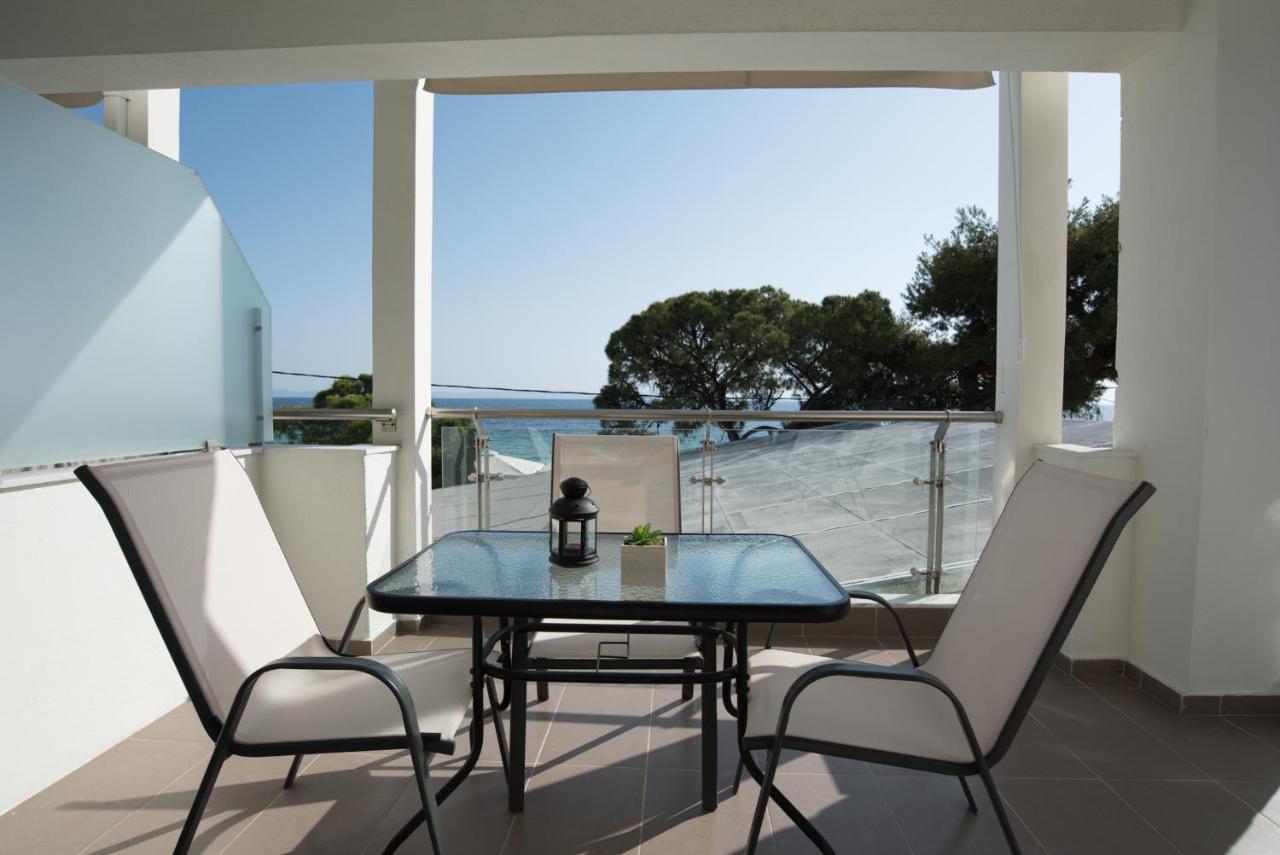 Vertigo Seaside Apartments Nikiti  Bagian luar foto